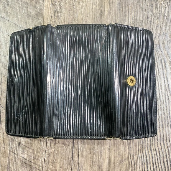 LOUIS VUITTON Epi Black Leather Key Holder - Picture 5 of 7